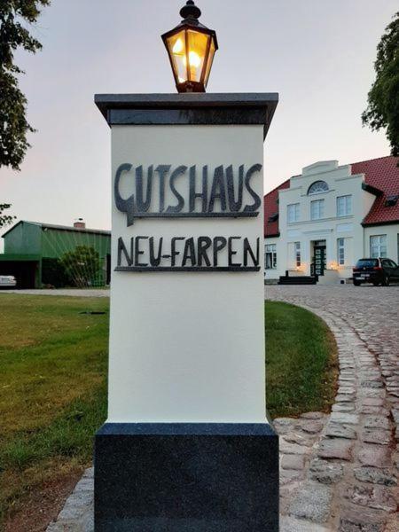 Gutshaus Neu Farpen Hotel Neuburg  Exterior photo
